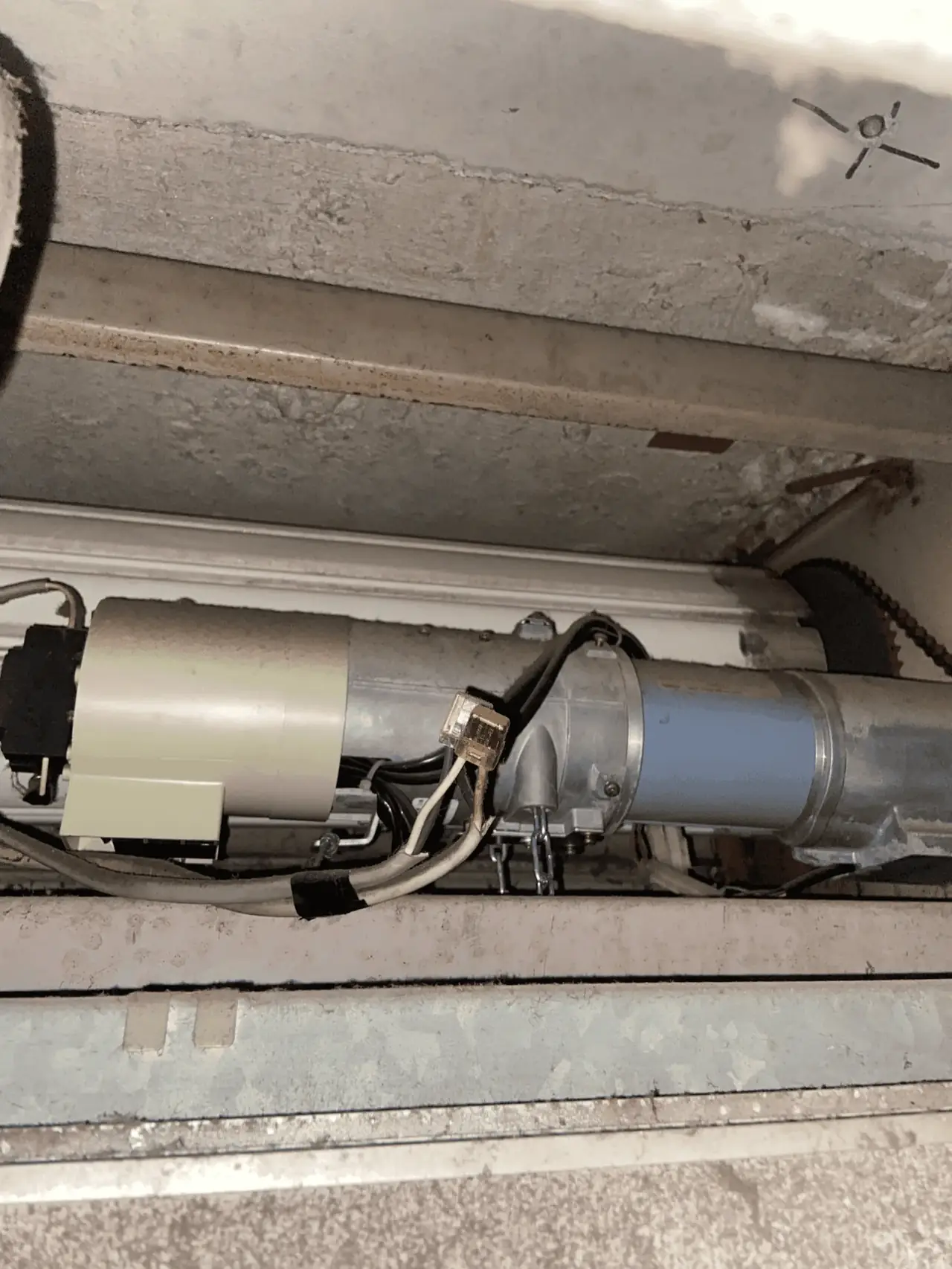 電動シャッター開閉機交換施工前