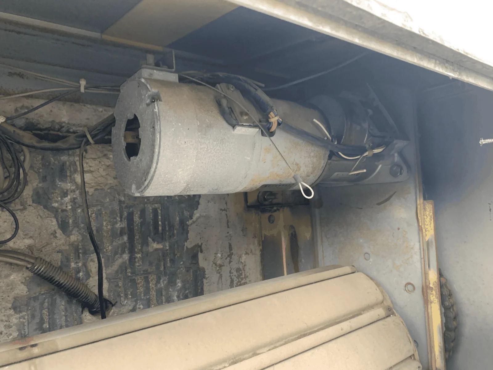 電動シャッター開閉機交換施工前