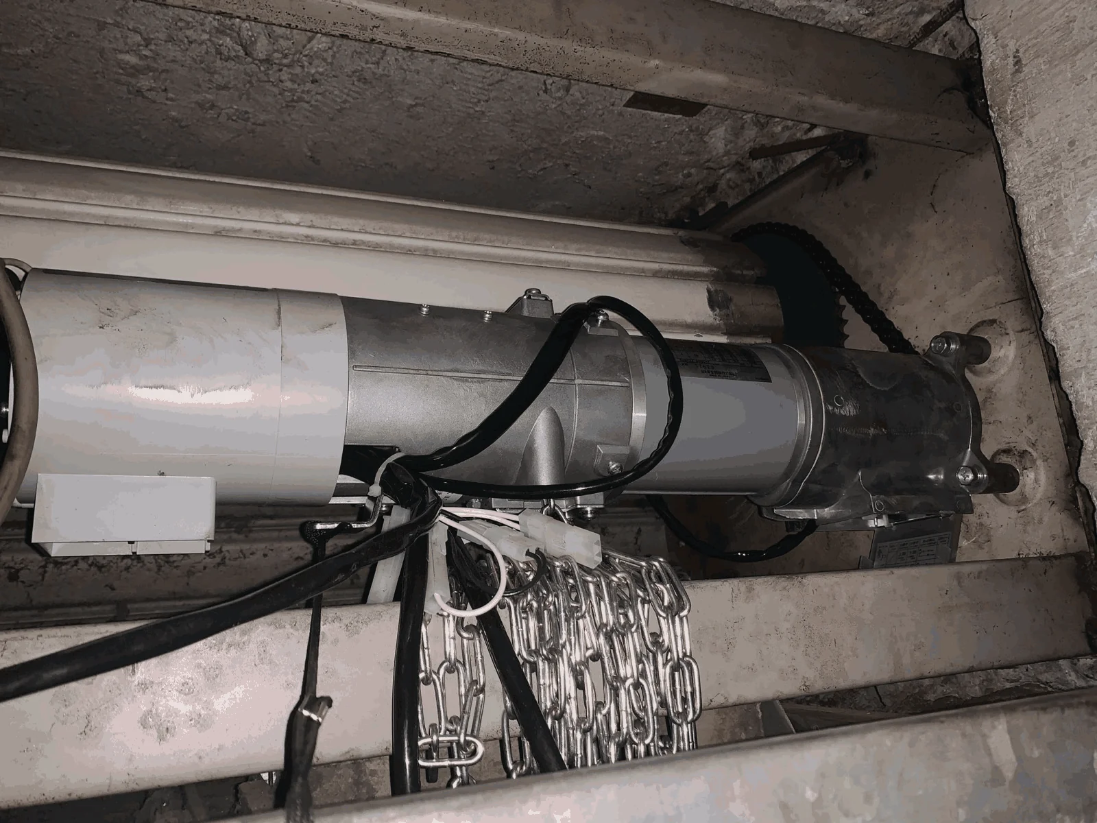 電動シャッター開閉機交換施工後